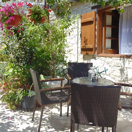 哈拉兰博斯度假小屋酒店 公寓式酒店 4*