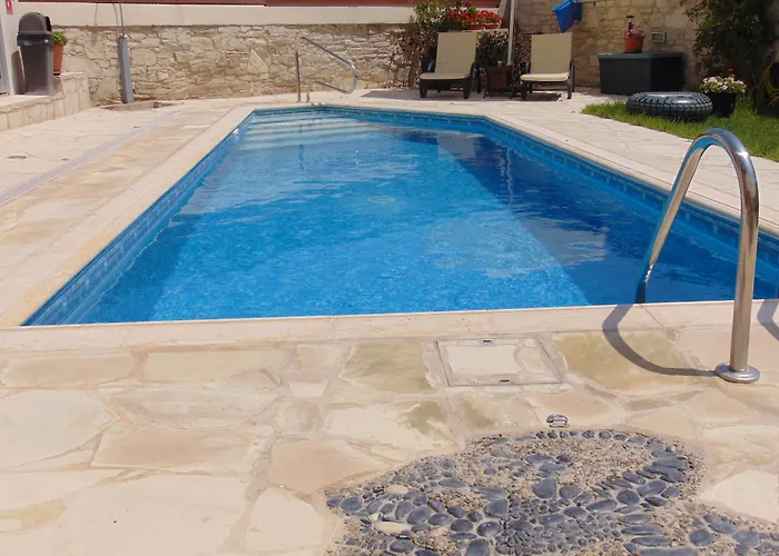 Charalambos Aparthotel